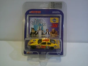 Action Elliot Sadler The Wizard of Oz Ford Taurus 38 Pedigree NASCAR Stock Car - Picture 1 of 6