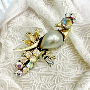 Spilla Pavone Vintage Bird Pancia Perla Pancia Aurora Boreale Baguette Appollaio Gioielli - Foto 1 di 9