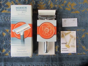 SAFETY RAZOR RASOIO MERKUR FUTUR SOLINGEN CROMATO 90 701 001 COMPLETO - Foto 1 di 7