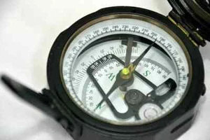 100% Working Brass Brunton Pocket Vintage Compass With Leather Case - Picture 1 of 6