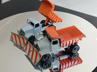 MATCHBOX LESNEY n 16 COPPIA CAMION SPAZZANEVE 2 PZ giocattolo Epoca SC 1:75 - Immagine 1 di 4