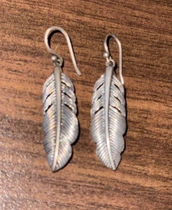 Silpada 925 Sterling Silver Etched Feather Drop Earrings - Picture 1 of 9