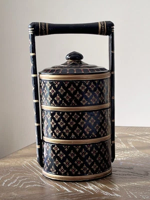 Cesta de almacenamiento de cajas redondas apilables de madera lacada dorada negra de 3 niveles Foto 1 de 4