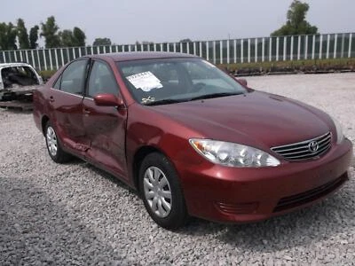 Compressor AC usado serve: 2005 Toyota Camry 4 cilindros grau A - Imagem 1 de 4