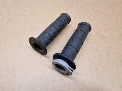 Punhos de guidão e tubo de aceleração Kawasaki Z750S ZR750 originais de fábrica 2005 - 2006 - Imagem 1 de 3