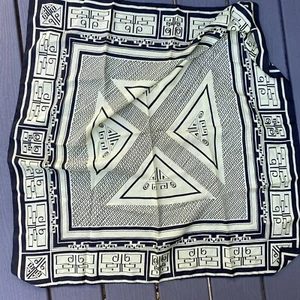 Sciarpa seta vintage Glentex giallo nero boho grafica greca pergamena 32" quadrata - Foto 1 di 10