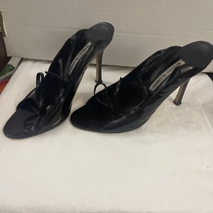 Manolo Blahnik Claudia Black Patent Leather Sandals Bow Slides Shoes 37 1/2 - Imagen 1 de 7