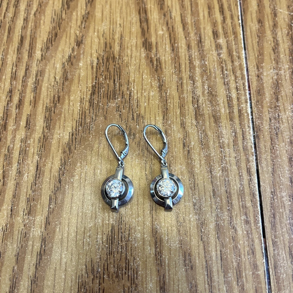 Pendientes de titanio sintético circonita cúbica con cierre de palanca  Foto 1 de 1