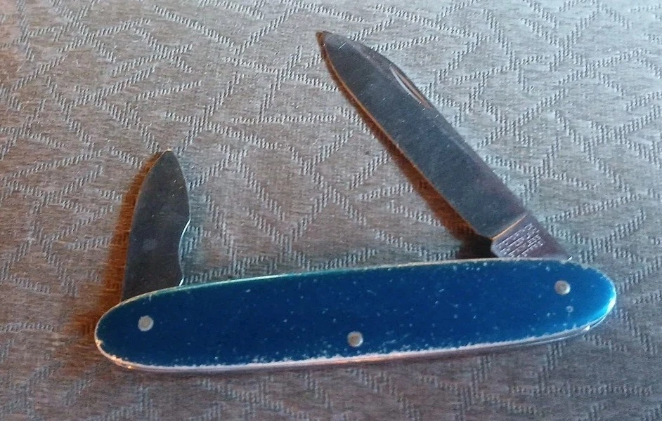 Old Vintage Victorinox Knife Blue - Image 1 of 4