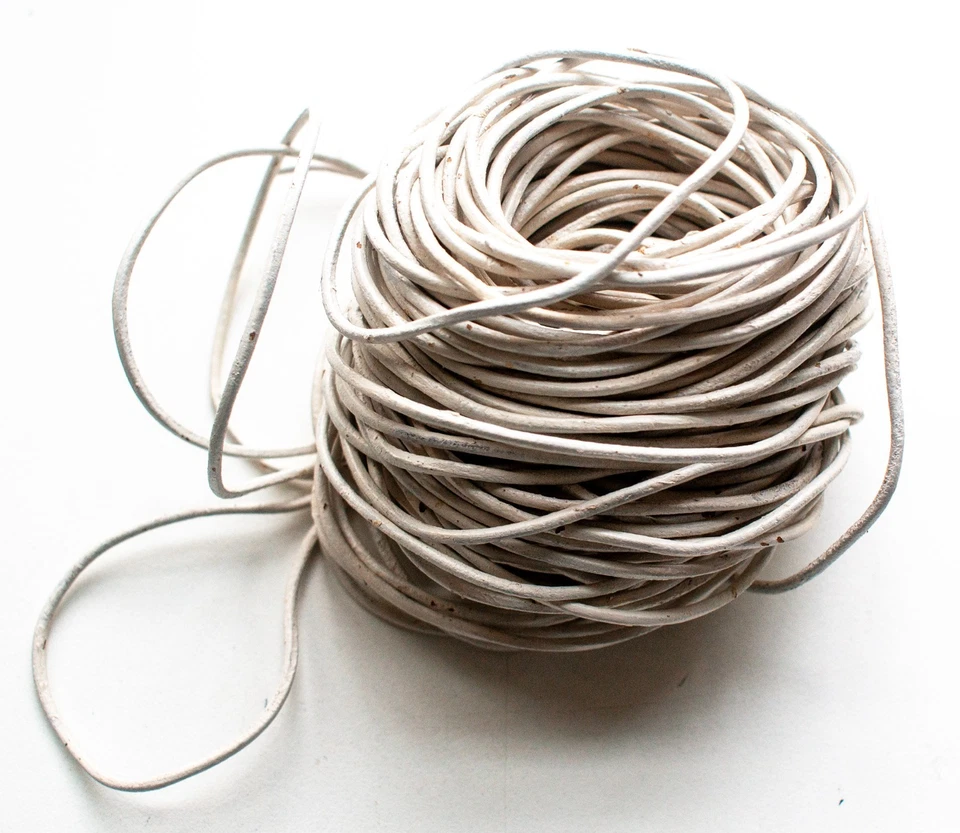 Шнурок шнурок шнурок 2 мм натуральная круглая кожа рулоны 22–25 ярдов - Изображение 1 из 4