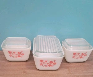 3er Set Vintage Pyrex Rosa Stachelbeere Kühlschrank Geschirr mit Deckel - Bild 1 von 8