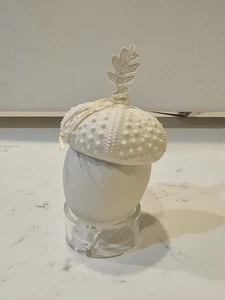 Margaret Furlong ACORN Porcelana Bisque Ornamento Blanco 5"T — 1996 - Imagen 1 de 5