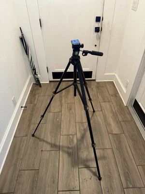SLIK Universal U212 Quick Release Mount Tripod - Image 1 of 4