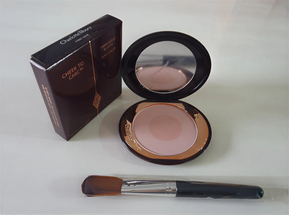 Charlotte Tilbury Cheek To Chic First Love Swish & Glow Blusher blush With Brush - Image 1 of 1