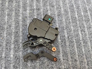 08-18 GRAND CARAVAN TOWN & COUNTRY  SIDE SLIDING DOOR LOCK ACTUATOR - Picture 1 of 4