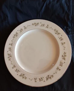LENOX BROOKDALE 10.5” China DINNER PLATES WITH DECORATIVE 3D DESIGN USA EUC - Picture 1 of 4