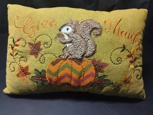 Eichhörnchen 🐿️ KISSEN "GIVE THANKS" Leinwand mit Blatt & Kürbis/Knackerfass 13x9 - Bild 1 von 11