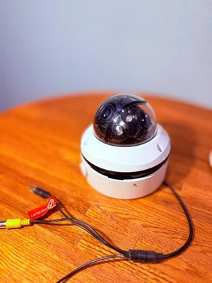 Удивительное состояние Eyemax UVI-P4542V-WW 4 МП вандальная купольная камера 12 В - Изображение 1 из 2