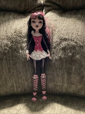 First wave G1 Monster High Draculaura Doll Gold elastics  Original 1st Release🔥 - Image 1 of 4