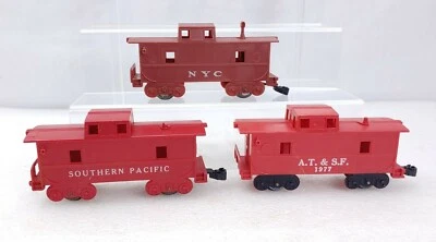 3 Marx Trains Caboose 1977 AT&SF, Southern Pacific & NYC O Gauge - Image 1 of 4