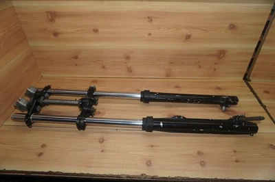 Horquillas delanteras Husqvarna 125 y abrazadera de barra de tres árboles de colección Foto 1 de 4