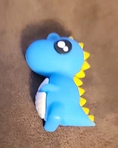 "Figura de juguete con dije de llavero de dinosaurio azul de 1,75""" - Imagen 1 de 2