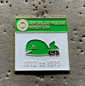 New England Whalers Hockey Club 1972 to 1979 WHA Hockey Pin - Imagen 1 de 2