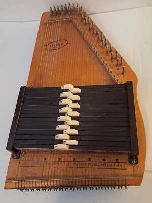 Oscar Schmidt Silvertone Autoharp 36 Strings 15 Chords Plus Case (1968) - Image 1 of 4