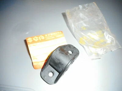 Nuevo de Lote Antiguo Suzuki TM125 TM400 1971-1975 OEM GENUINO GUARDABARROS TRASERO SOPORTE MONTAJE 63140-28300 Foto 1 de 3