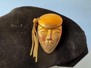 Spilla vintage volto con berretto nappa in metallo - Foto 1 di 12