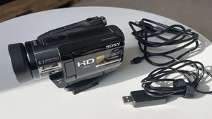 Sony HDR-HC9E 1080 Full HD 6.1MP 10x Optical NightShot MiniDV handycam Camcorder - Picture 1 of 4