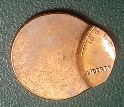 ERROR COIN OFF CENTER PENNY COPPER W/ TONING #1550 NICE ADDITION. COLLECTION  - Image 1 of 4