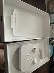ORIGINAL Apple iPhone EarPods Kopfhörer Headset Lightning für iPhone 11 12 13 14 - Zdjęcie 1 z 2
