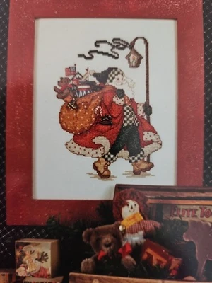 Sue Hillis HERE COMES SANTA Counted Cross Stitch Pattern L170 & Brass Charm CCS - Image 1 of 4