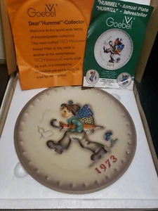 Goebel 1973 M.J. HUMMEL Annual Plate In Bas Relief W. Germany & 1978 members - Picture 1 of 8