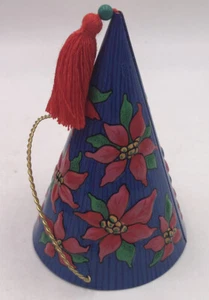 Hallmark The Christmas Cone adorno de hojalata prensada 2001 - Imagen 1 de 9