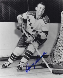 Harry Howell autografiado firmado 8x10 por los New York Rangers - Imagen 1 de 1