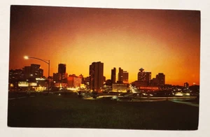 Vintage Postcard : Atlanta Skyline At Night (60s?) - Bild 1 von 2