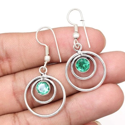 Brincos de prata feitos à mão com pedra preciosa de quartzo esmeralda 1,5"" - Imagem 1 de 4