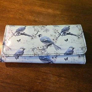 Trifold wallet Birds floral blue white with black lining synthetic NWOT - Picture 1 of 5