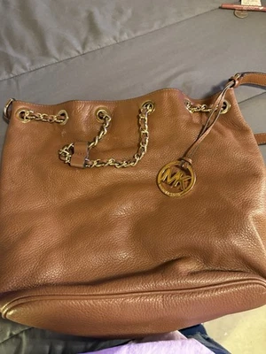 Bolso Bandolera Michael Kors JST Viaje Mediano de Lona Marrón Foto 1 de 4
