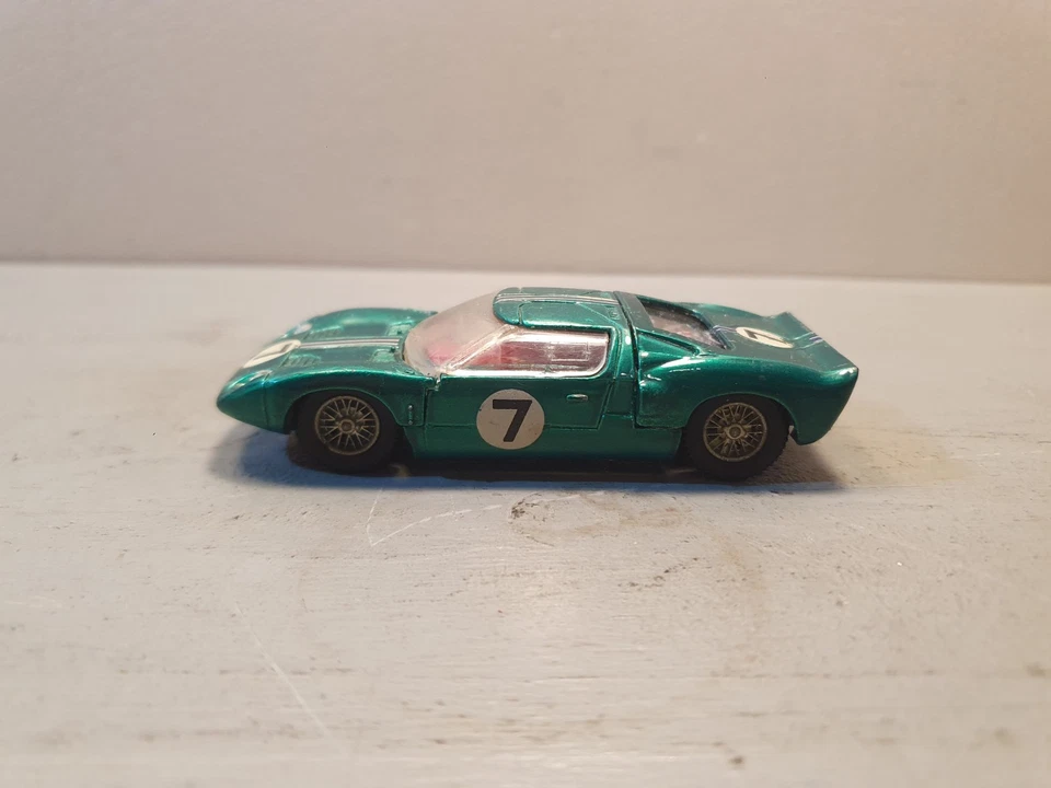 Ford GT Dinky Toys 215 - Photo 1/4