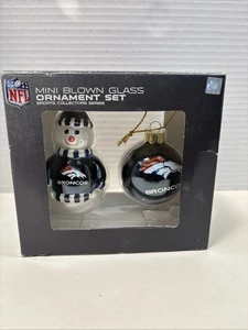 NFL Mini mundgeblasenes Glas Ornament Set Denver Broncos Football Team Schneemann & Ball - Bild 1 von 7