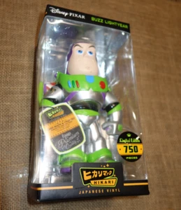 Disney Pixar TOY STORY Hikari BUZZ LIGHTYEAR LE 750 Giappone Vinile Funko 2014 NUOVO - Foto 1 di 7