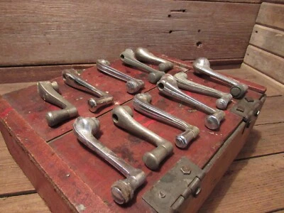 LOTE De Colección Manijas de Puerta de Coche Camión Manielas CHEVY FORD MOPAR HOT ROD RAT ROD Foto 1 de 4