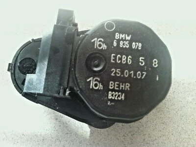 2004-2008 BMW 750i 750Li E65 E66 ~ RIGHT FOOTWELL ACTUATOR FLAP - Image 1 of 3