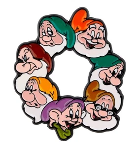 Schneewittchen sieben Zwerge Figuren Gesichter 1,5" groß Emaille Metall Pin - Bild 1 von 1