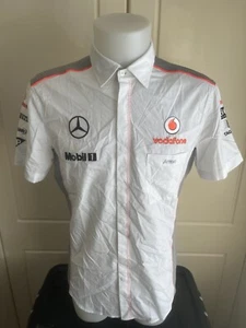 CAMISA MANGA CORTA VODAFONE McLAREN MERCEDES F1 TEAM EDICIÓN HOMBRE JEFE MEDIANO 2013 - Imagen 1 de 9