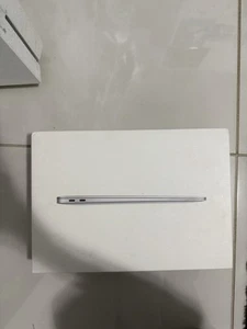 Apple MacBook Air 13"(256 GB SSD, Intel Core i5 8th Gen., 1.60 GHz, 8 GB RAM)... - Imagen 1 de 7