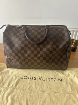 Louis Vuitton Damier ebene bag speedy 40. Discontinued. Used In great condition. - Image 1 of 4